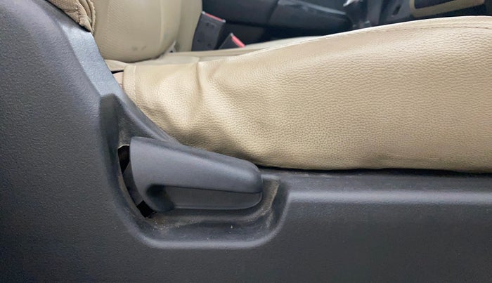 2017 Maruti Wagon R 1.0 VXI, Petrol, Manual, 36,149 km, Driver Side Adjustment Panel