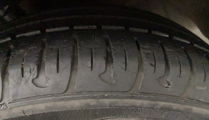 2017 Hyundai Grand i10 SPORTZ (O) AT 1.2 KAPPA VTVT, Petrol, Automatic, 17,542 km, Left Front Tyre Tread