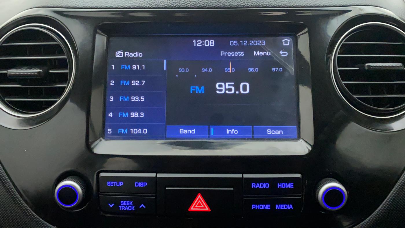 2017 Hyundai Grand i10 SPORTZ (O) AT 1.2 KAPPA VTVT, Petrol, Automatic, 17,542 km, Infotainment System