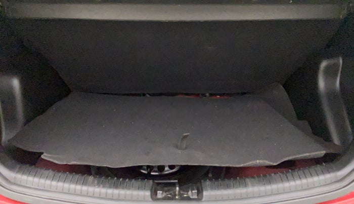 2017 Hyundai Grand i10 SPORTZ (O) AT 1.2 KAPPA VTVT, Petrol, Automatic, 17,542 km, Boot Inside