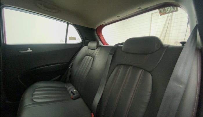 2017 Hyundai Grand i10 SPORTZ (O) AT 1.2 KAPPA VTVT, Petrol, Automatic, 17,542 km, Right Side Rear Door Cabin