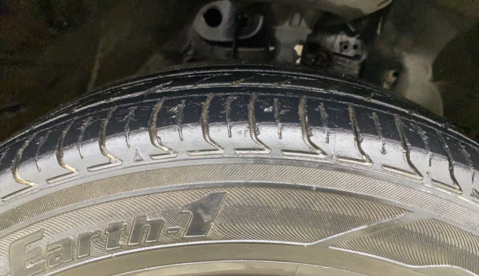 2015 Honda Brio S MT, Petrol, Manual, 49,238 km, Right Front Tyre Tread