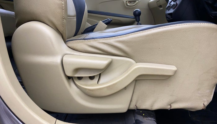 2015 Honda Brio S MT, Petrol, Manual, 49,238 km, Driver Side Adjustment Panel