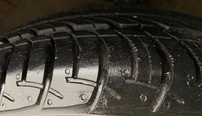 2016 Maruti Celerio ZXI AMT, Petrol, Automatic, 33,077 km, Right Front Tyre Tread