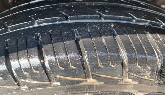 2019 Mahindra MARAZZO M2 7STR, Diesel, Manual, 69,853 km, Left Rear Tyre Tread