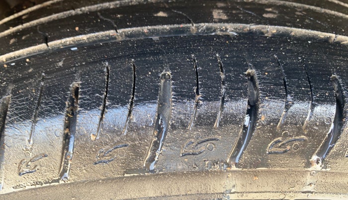 2019 Mahindra MARAZZO M2 7STR, Diesel, Manual, 69,853 km, Right Rear Tyre Tread