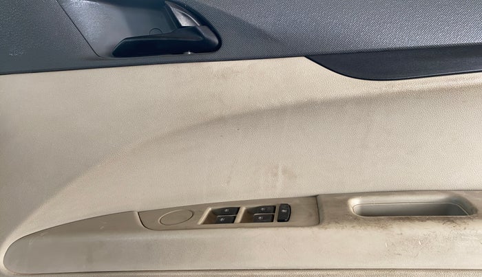 2019 Mahindra MARAZZO M2 7STR, Diesel, Manual, 69,853 km, Driver Side Door Panels Control