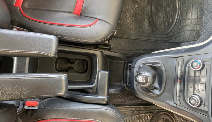 2019 Mahindra MARAZZO M2 7STR, Diesel, Manual, 69,853 km, Gear Lever