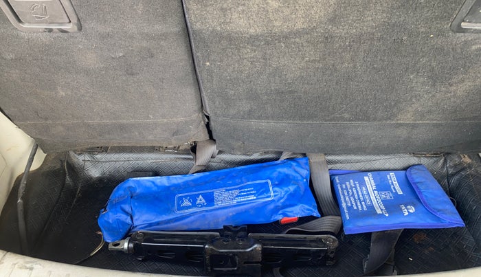 2019 Mahindra MARAZZO M2 7STR, Diesel, Manual, 69,853 km, Boot Inside