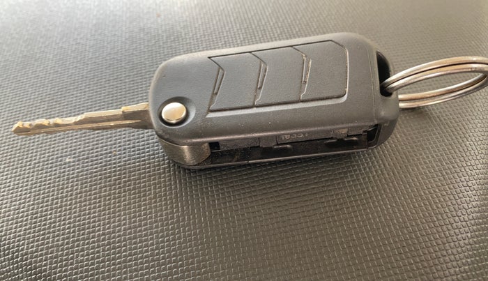 2019 Mahindra MARAZZO M2 7STR, Diesel, Manual, 69,853 km, Key Close Up