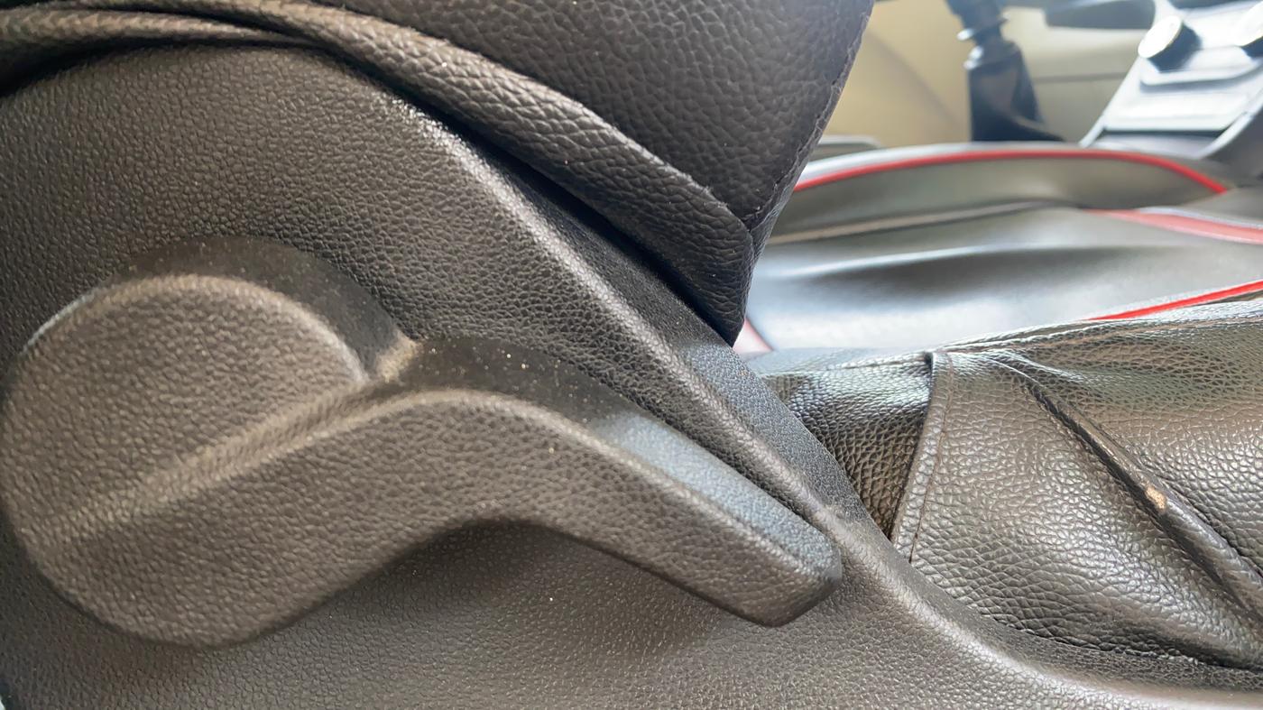 2019 Mahindra MARAZZO M2 7STR, Diesel, Manual, 69,907 km, Driver Side Adjustment Panel
