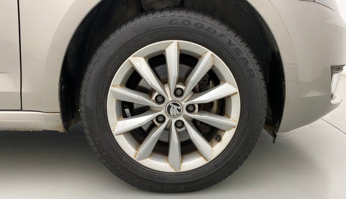 2014 Skoda Octavia AMBITION 2.0 TDI CR AT, Diesel, Automatic, 70,852 km, Right Front Wheel