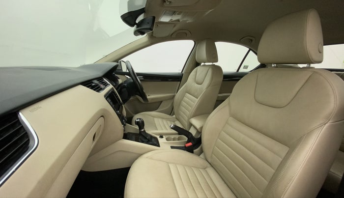 2014 Skoda Octavia AMBITION 2.0 TDI CR AT, Diesel, Automatic, 70,852 km, Right Side Front Door Cabin