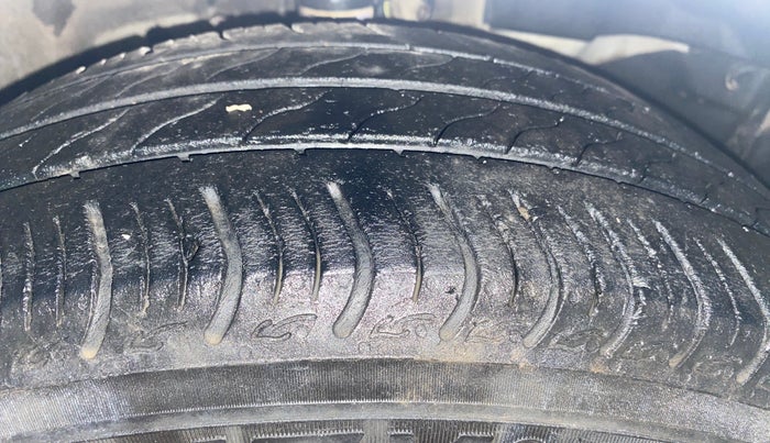 2022 Honda Amaze 1.2L I-VTEC VX, CNG, Manual, 59,649 km, Right Front Tyre Tread