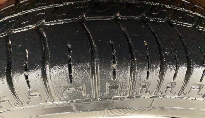 2015 Maruti Alto 800 LXI, Petrol, Manual, 19,547 km, Left Front Tyre Tread