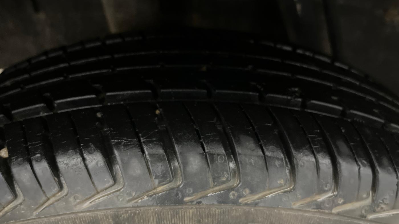 2018 Renault Kwid RXL, Petrol, Manual, 12,350 km, Right Rear Tyre Tread