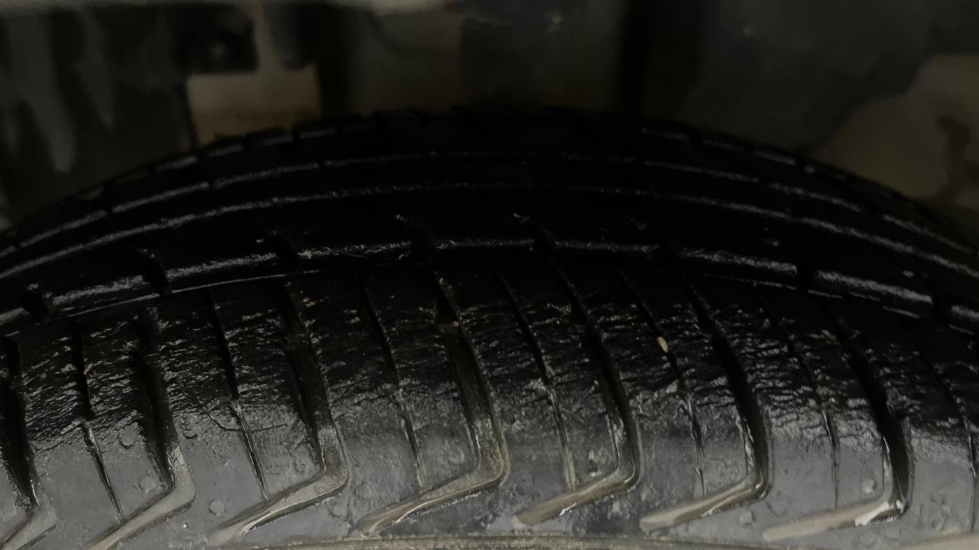 2018 Renault Kwid RXL, Petrol, Manual, 12,350 km, Left Front Tyre Tread
