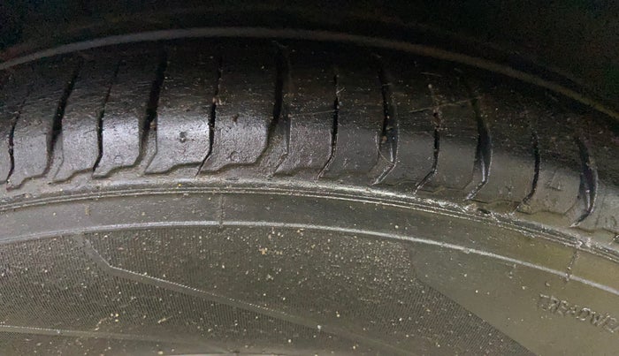 2016 Maruti Ertiga ZDI SHVS, Diesel, Manual, 58,297 km, Left Front Tyre Tread