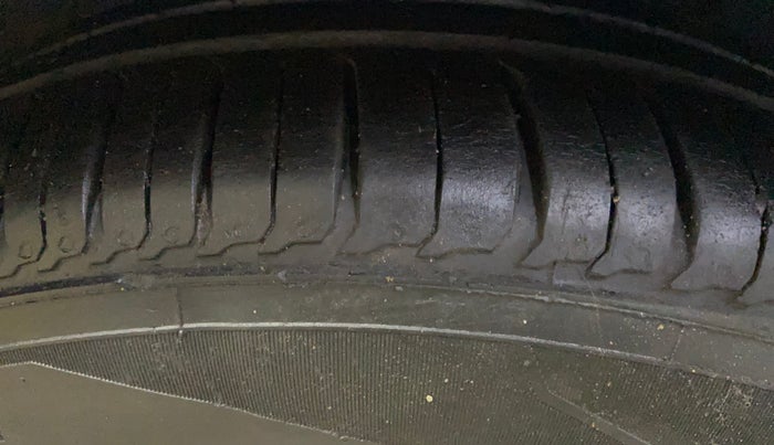 2016 Maruti Ertiga ZDI SHVS, Diesel, Manual, 58,297 km, Right Front Tyre Tread