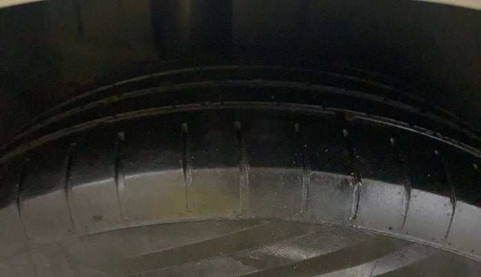 2016 Maruti Ertiga ZDI SHVS, Diesel, Manual, 58,297 km, Right Rear Tyre Tread