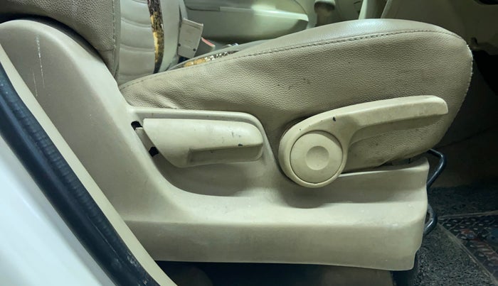 2016 Maruti Ertiga ZDI SHVS, Diesel, Manual, 58,297 km, Driver Side Adjustment Panel