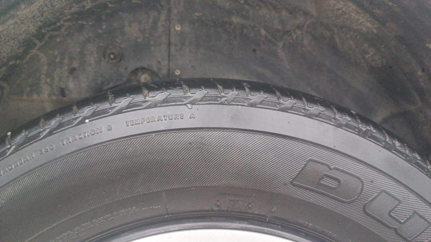 2018 Mahindra XUV500 W7, Diesel, Manual, 1,17,053 km, Right Rear Tyre Tread