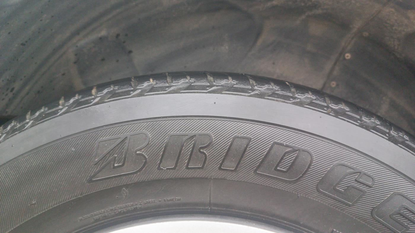 2018 Mahindra XUV500 W7, Diesel, Manual, 1,17,053 km, Left Rear Tyre Tread