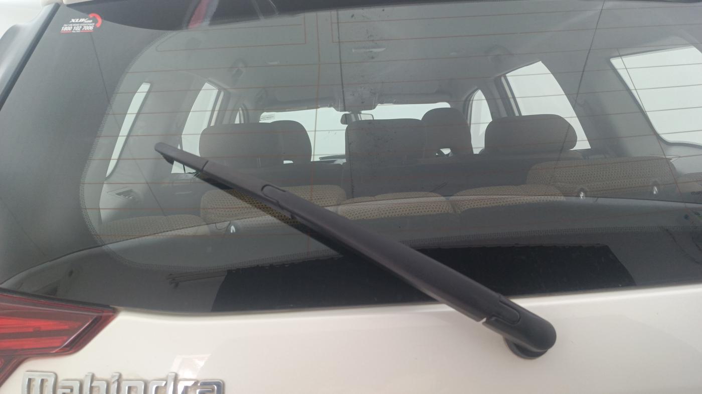 2018 Mahindra XUV500 W7, Diesel, Manual, 1,17,053 km, Rear Wiper