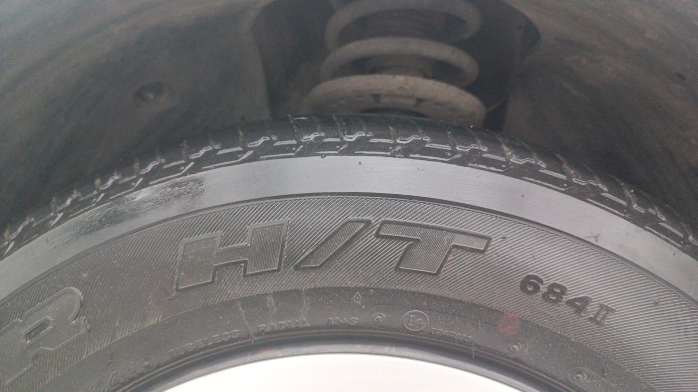 2018 Mahindra XUV500 W7, Diesel, Manual, 1,17,053 km, Left Front Tyre Tread
