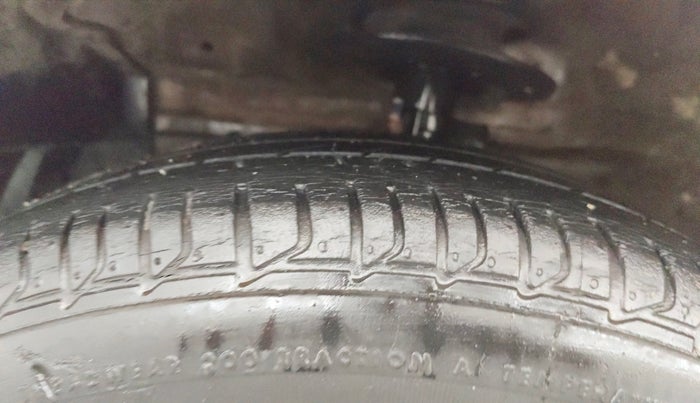 2017 Maruti Ciaz ALPHA 1.4 PETROL, Petrol, Manual, 83,518 km, Left Front Tyre Tread