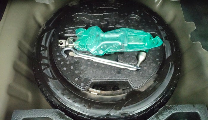 2017 Maruti Ciaz ALPHA 1.4 PETROL, Petrol, Manual, 83,518 km, Spare Tyre