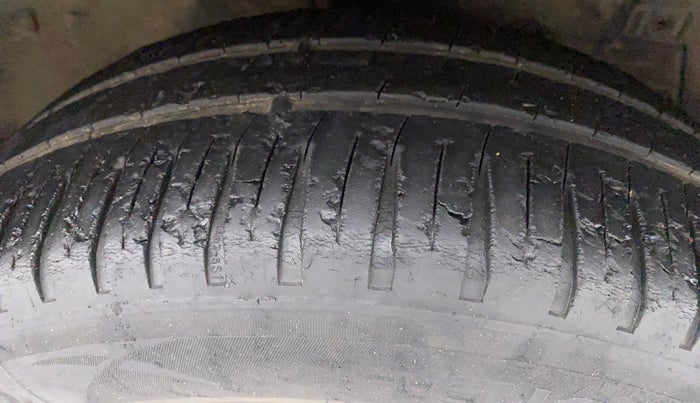 2012 Maruti Swift VXI, Petrol, Manual, 92,850 km, Right Front Tyre Tread