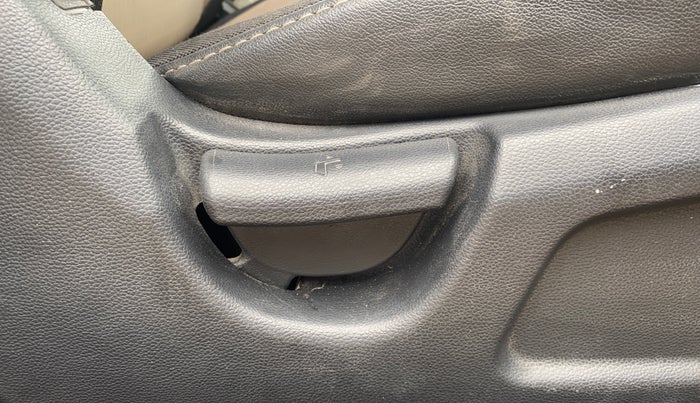 2020 Hyundai Elite i20 MAGNA PLUS 1.2, Petrol, Manual, 61,932 km, Driver Side Adjustment Panel