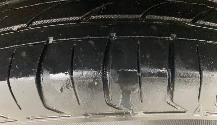 2020 Hyundai Elite i20 MAGNA PLUS 1.2, Petrol, Manual, 61,932 km, Left Front Tyre Tread