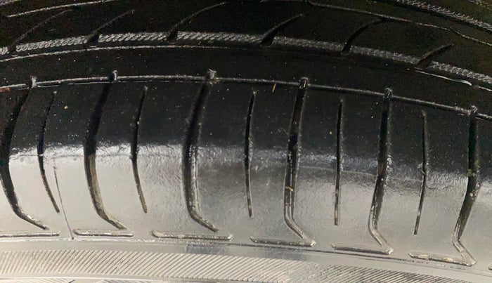 2020 Hyundai Elite i20 MAGNA PLUS 1.2, Petrol, Manual, 61,932 km, Right Front Tyre Tread