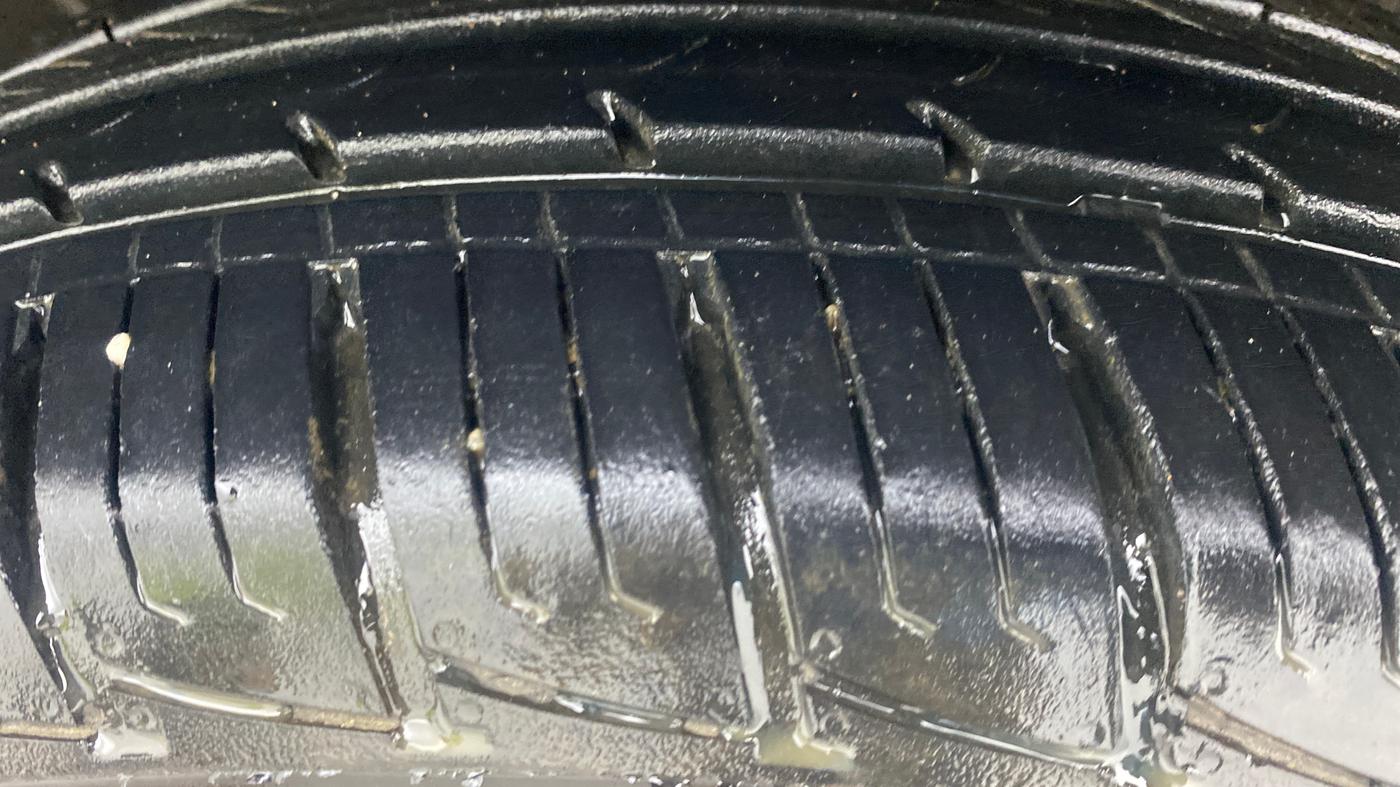 2014 Renault Duster 85 PS RXL DIESEL, Diesel, Manual, 1,39,032 km, Left Front Tyre Tread
