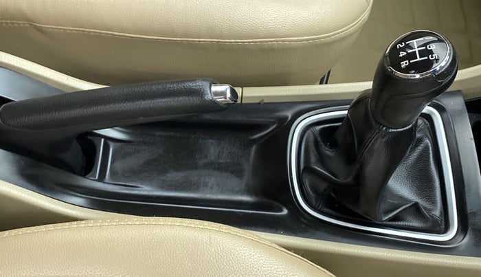 2016 Maruti Ciaz VXI PLUS, Petrol, Manual, 63,916 km, Gear Lever