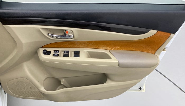 2016 Maruti Ciaz VXI PLUS, Petrol, Manual, 63,916 km, Right front window switch / handle - Power window makes minor noise