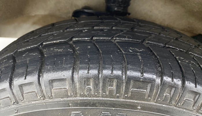 2018 Maruti Eeco 5 STR WITH A/C+HTR, CNG, Manual, 57,011 km, Left Front Tyre Tread