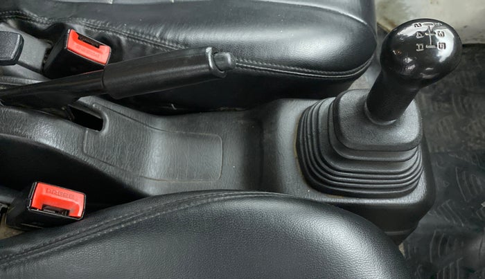 2018 Maruti Eeco 5 STR WITH A/C+HTR, CNG, Manual, 57,011 km, Gear Lever