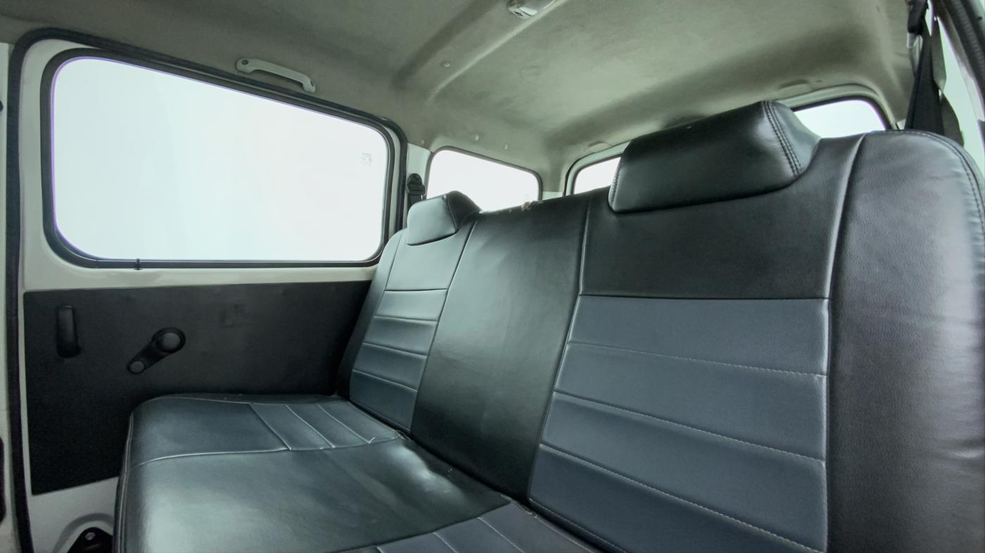 2018 Maruti Eeco 5 STR WITH A/C+HTR, CNG, Manual, 57,011 km, Right Side Rear Door Cabin