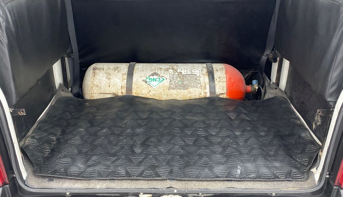 2018 Maruti Eeco 5 STR WITH A/C+HTR, CNG, Manual, 57,011 km, Boot Inside