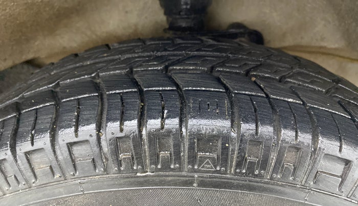 2018 Maruti Eeco 5 STR WITH A/C+HTR, CNG, Manual, 57,011 km, Right Front Tyre Tread