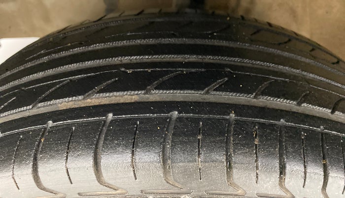 2011 Toyota Etios Liva G, Petrol, Manual, 97,269 km, Left Front Tyre Tread