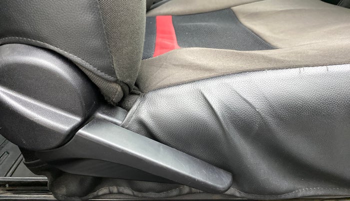2011 Toyota Etios Liva G, Petrol, Manual, 97,269 km, Driver Side Adjustment Panel