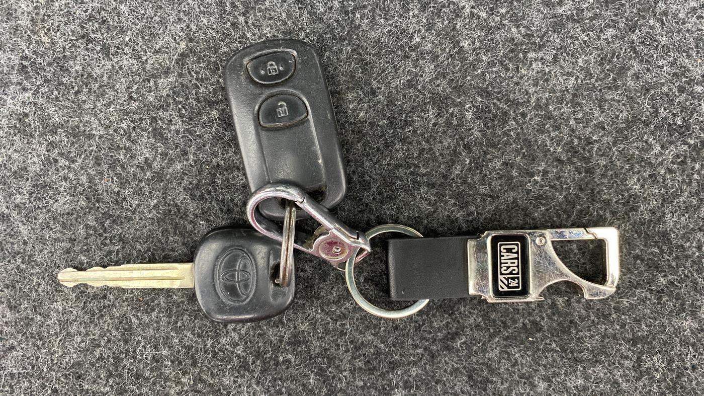 2011 Toyota Etios Liva G, Petrol, Manual, 97,269 km, Key Close Up