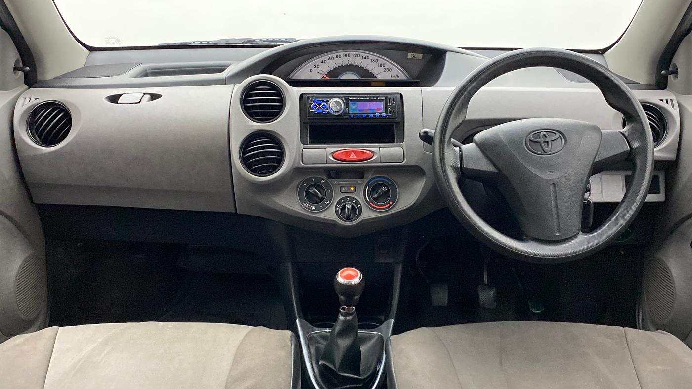 2011 Toyota Etios Liva G, Petrol, Manual, 97,269 km, Dashboard