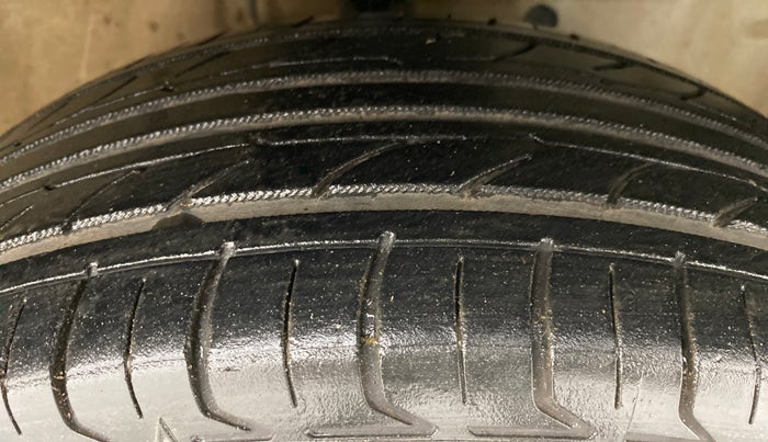 2011 Toyota Etios Liva G, Petrol, Manual, 97,269 km, Right Front Tyre Tread