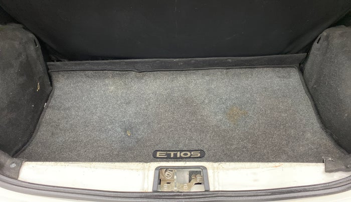 2011 Toyota Etios Liva G, Petrol, Manual, 97,269 km, Boot Inside
