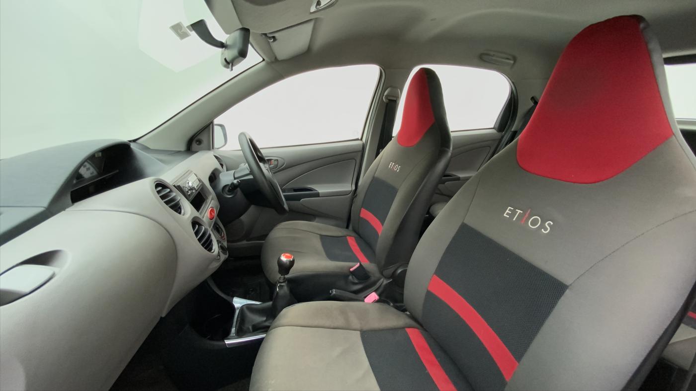 2011 Toyota Etios Liva G, Petrol, Manual, 97,269 km, Right Side Front Door Cabin